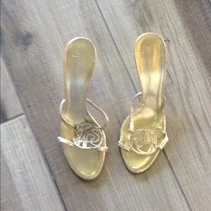 Elegant shoes with the right amount of Bling!